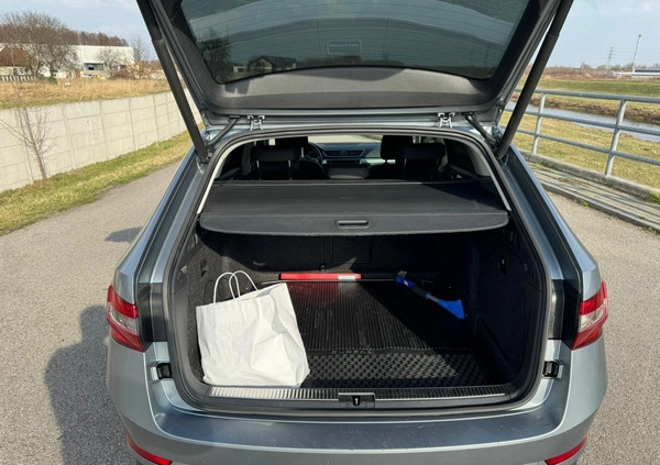 Skoda Superb cena 65000 przebieg: 182000, rok produkcji 2015 z Koronowo małe 121